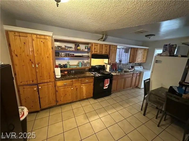 3037 Scarlet Oak Avenue, Las Vegas, NV 89104 - Image #2