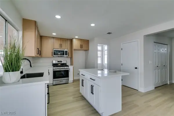 1617 Night Breeze Drive, Las Vegas, NV 89128