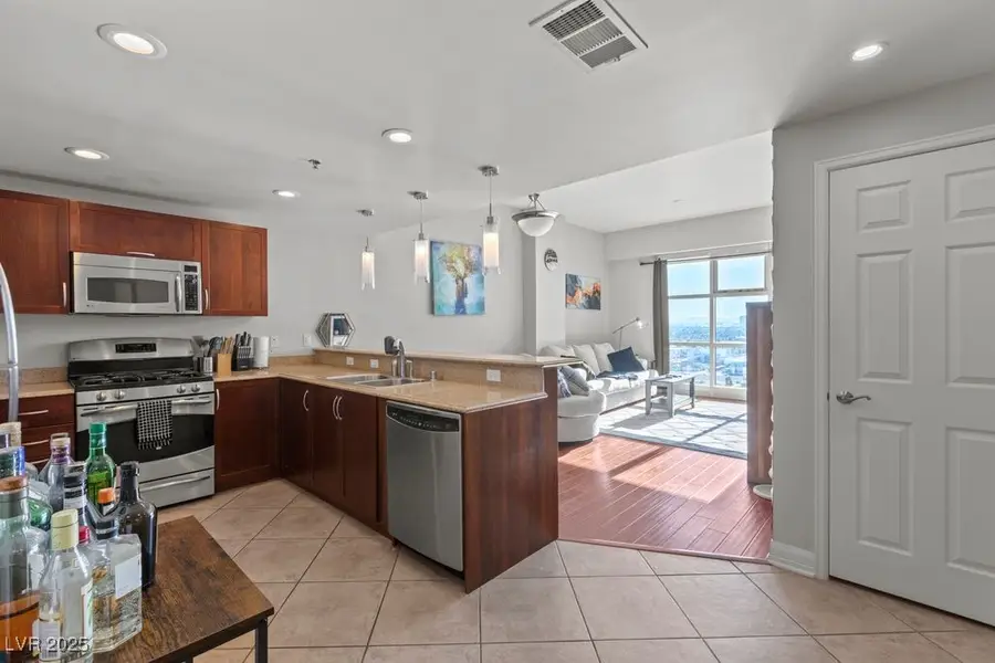 150 Las Vegas Boulevard #1608, Las Vegas, NV 89101 - Image #3