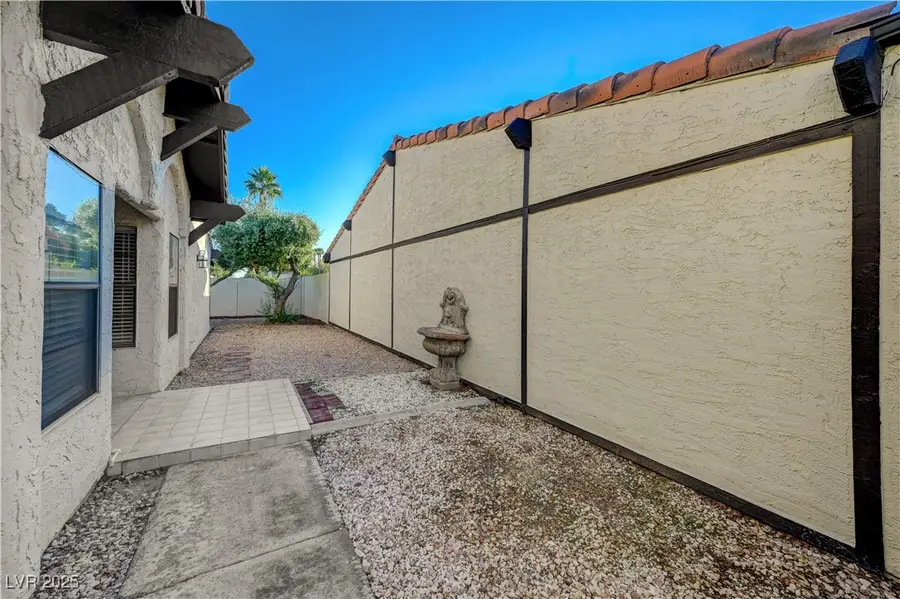 2499 Swan Lane, Las Vegas, NV 89121 - Image #3