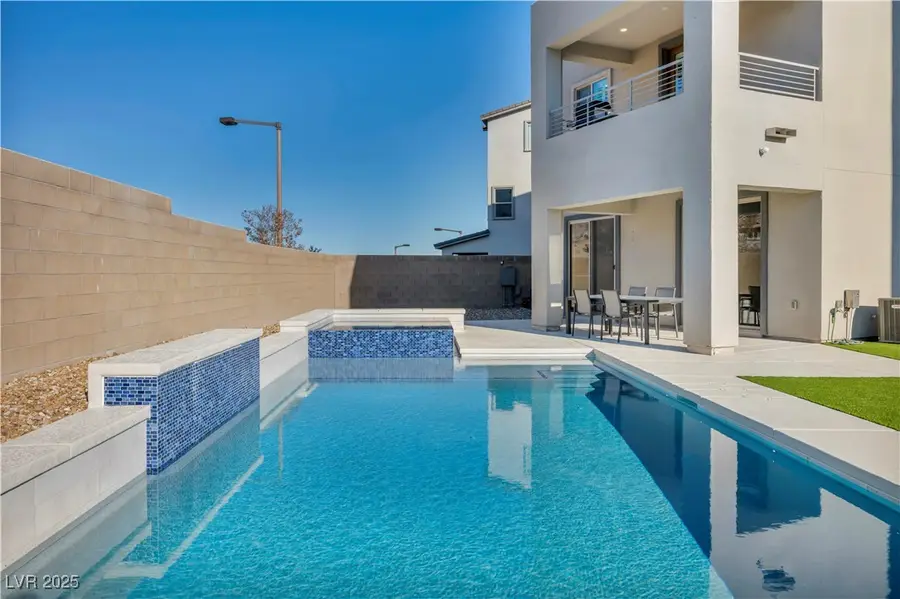 11730 Midnight Melody Avenue, Las Vegas, NV 89138 - Image #2