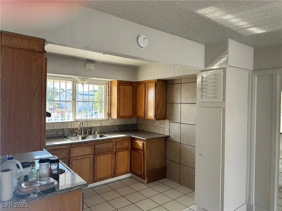 1705 Leslie Avenue, Las Vegas, NV 89101 - Image #2