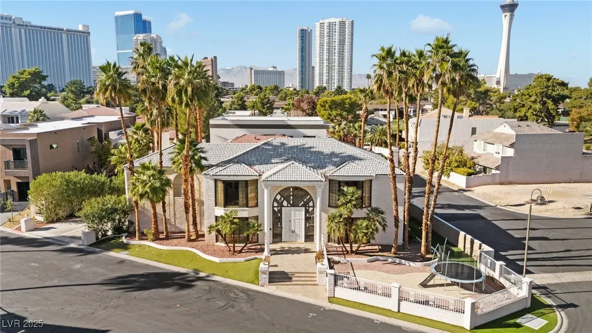 2834 Queens Courtyard Drive, Las Vegas, NV 89109 - Image #1