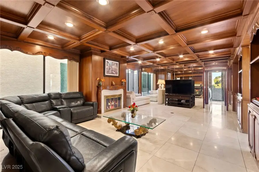 2834 Queens Courtyard Drive, Las Vegas, NV 89109 - Image #3