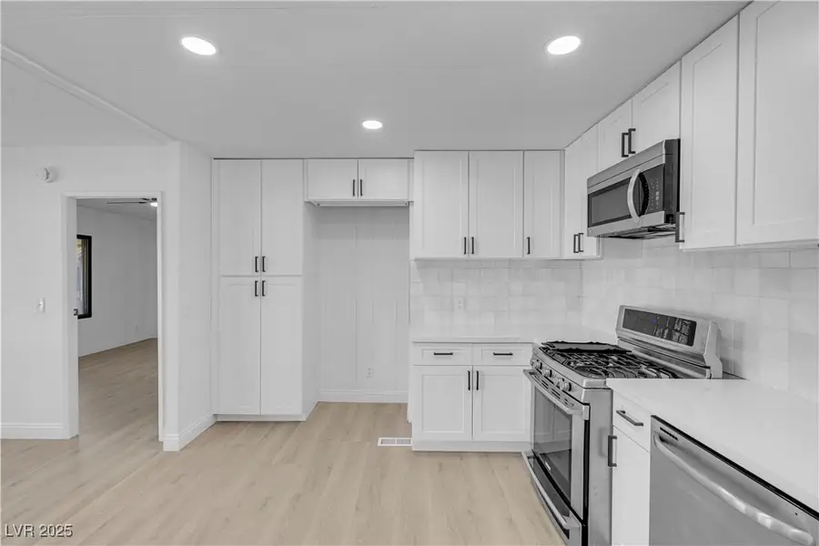 3421 Ewa Beach Drive, Las Vegas, NV 89122 - Image #2