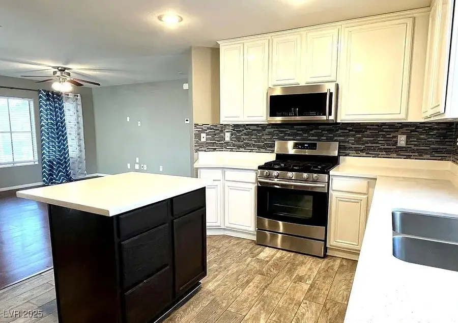 10450 Badger Ravine Street, Las Vegas, NV 89178 - Image #3