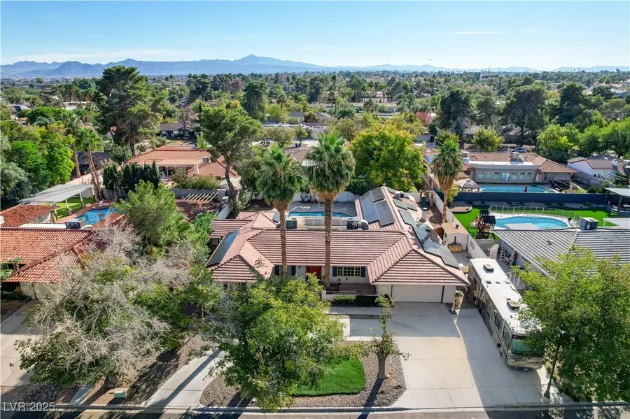 3689 N Rosecrest Circle, Las Vegas, NV 89121 - Image #2