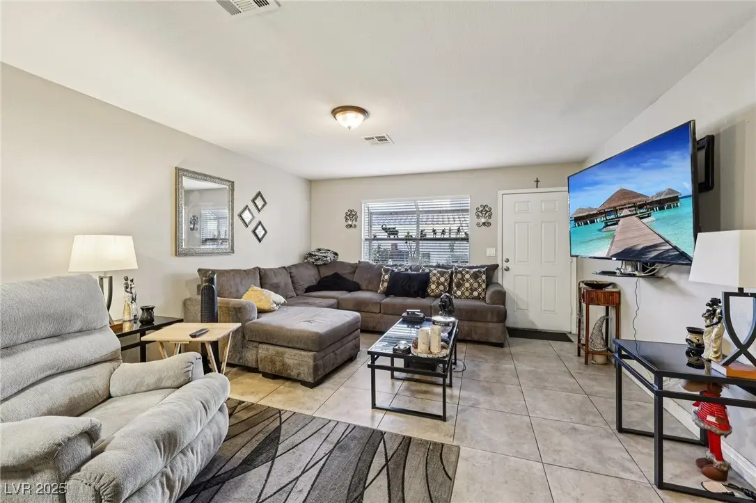 2132 Bavington Drive #B, Las Vegas, NV 89108 - Image #1