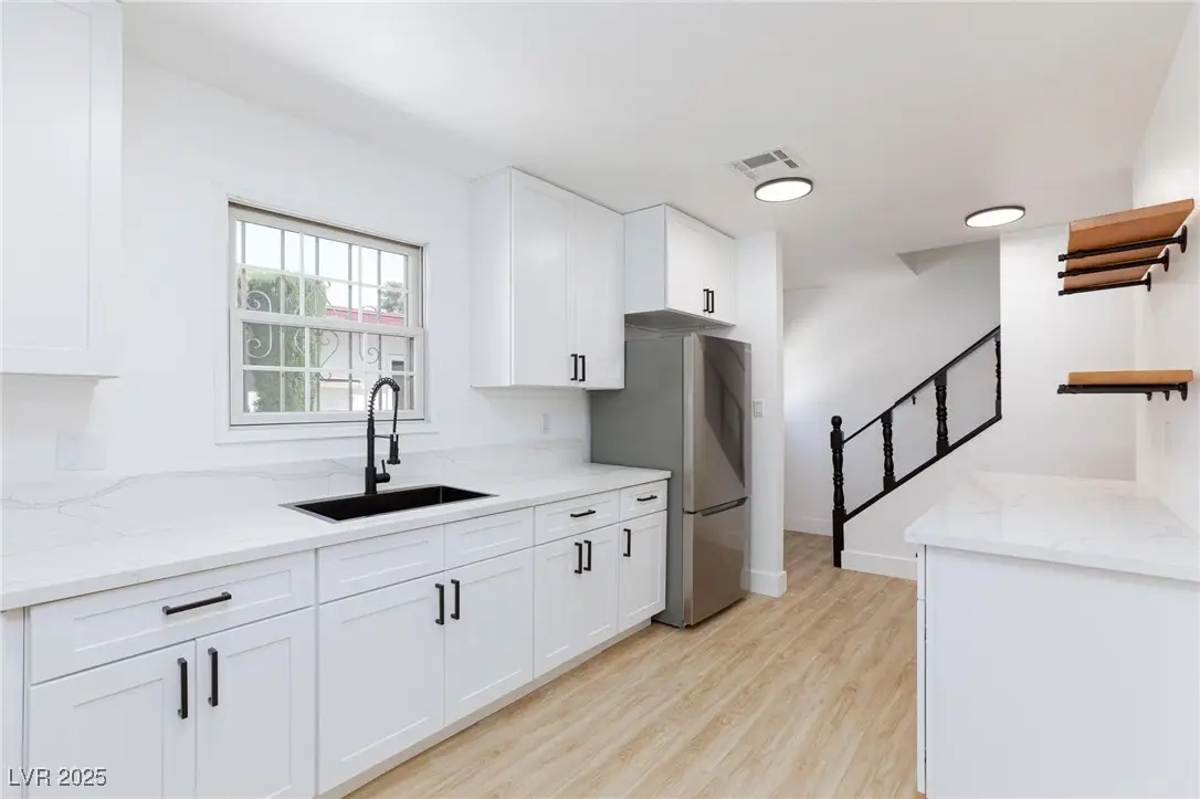 171 Greenbriar Townhouse Way, Las Vegas, NV 89121 - Image #1