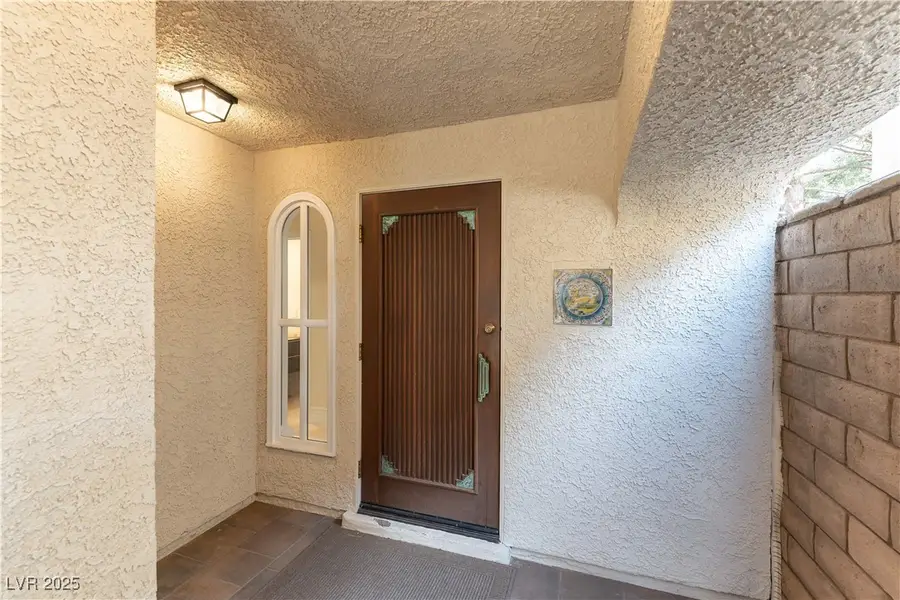 2845 Queens Courtyard Drive, Las Vegas, NV 89109 - Image #3