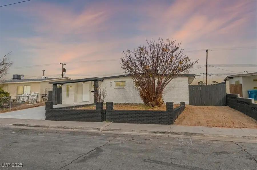 5052 Newton Drive, Las Vegas, NV 89122 - Image #2