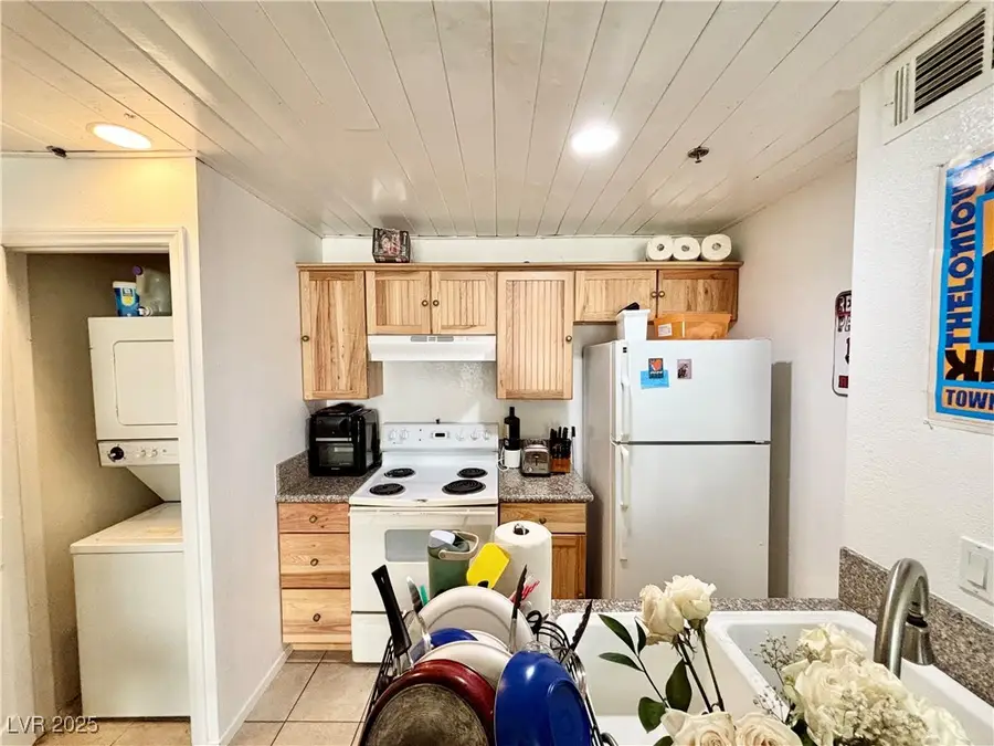 1381 E University Avenue #102, Las Vegas, NV 89119 - Image #3