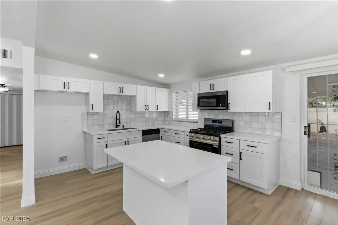 1692 Palora Avenue, Las Vegas, NV 89169 - Image #1