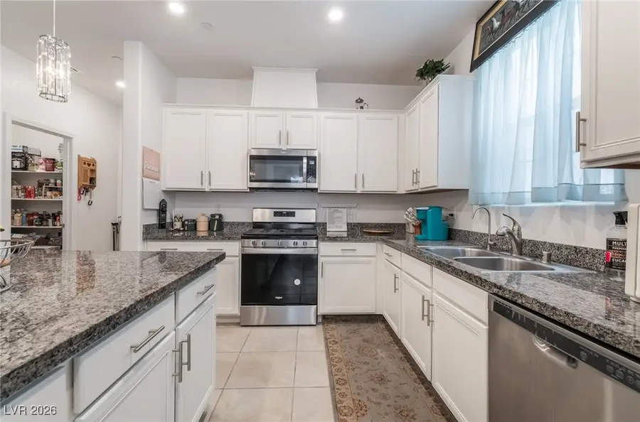 6046 Castle Gardens Avenue, Las Vegas, NV 89130 - Image #2