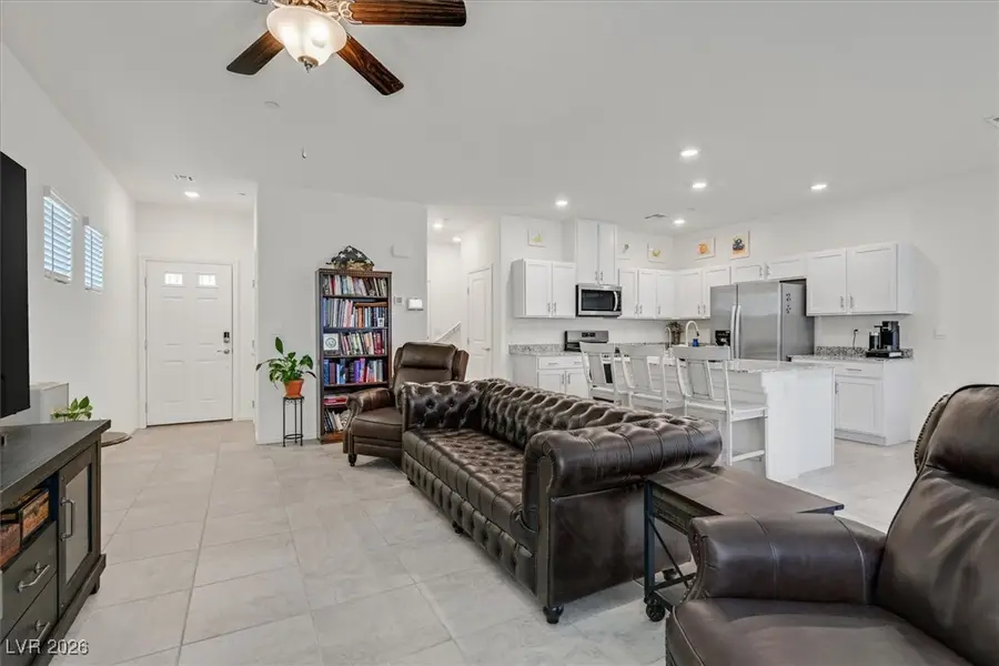 392 Canary Song Drive, Henderson, NV 89011 - Image #2