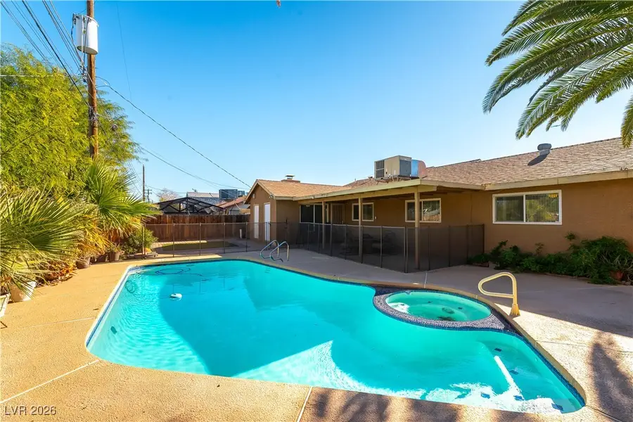 2009 E Oakey Boulevard, Las Vegas, NV 89104 - Image #2