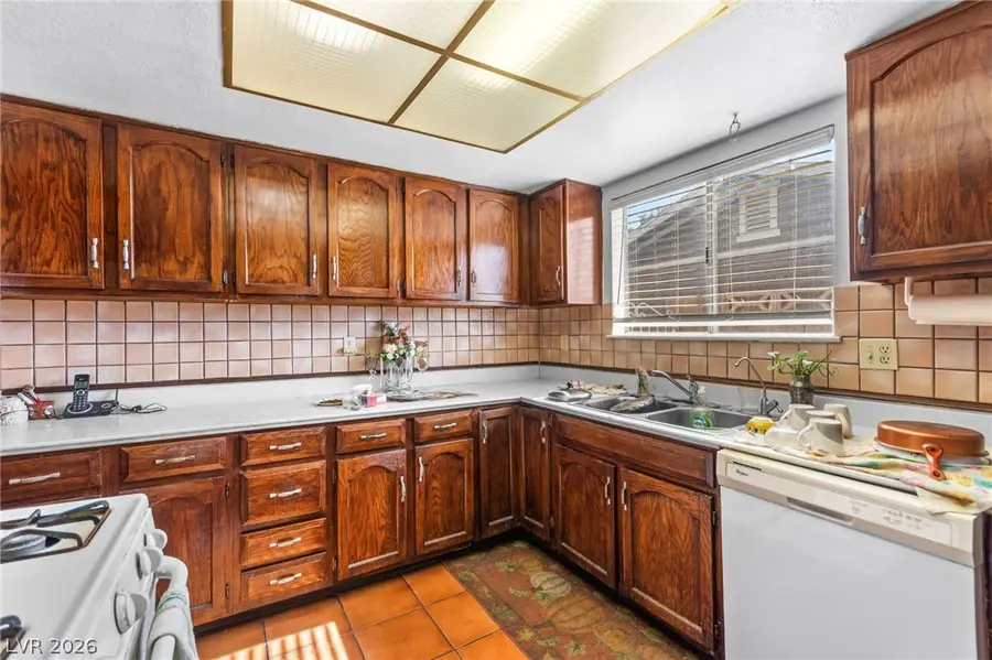 4717 Primavera Street, Las Vegas, NV 89122 - #3