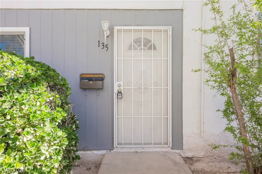 135 Greenbriar Townhouse Way, Las Vegas, NV 89121 - #2