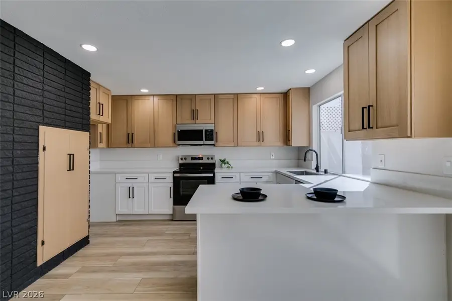 225 Greenbriar Townhouse Way, Las Vegas, NV 89121 - #3