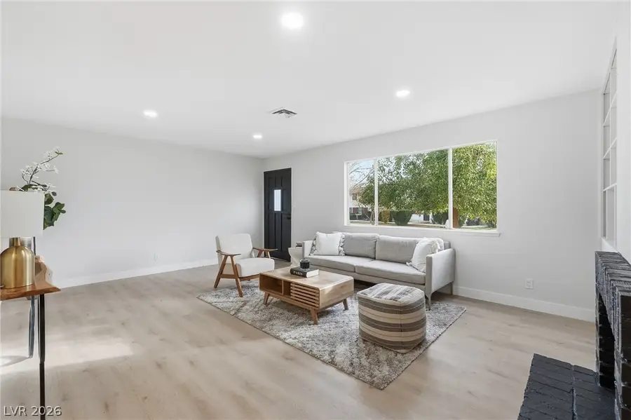 163 Greenbriar Townhouse Way, Las Vegas, NV 89121 - #2