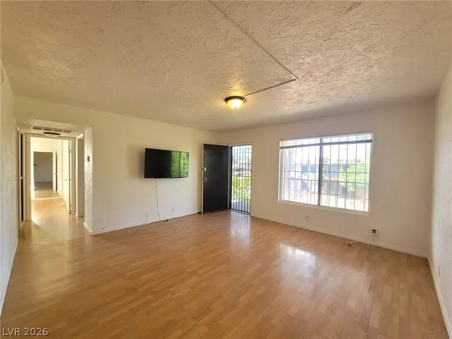 585 S Royal Crest Circle #7, Las Vegas, NV 89169 - #2