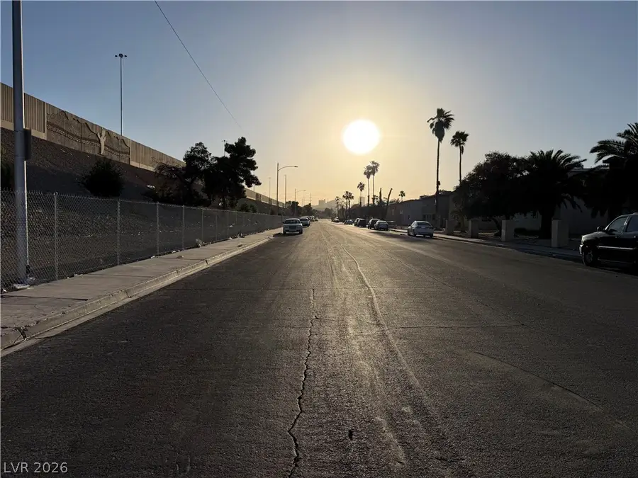 2937 Elm Avenue, Las Vegas, NV 89101 - #2