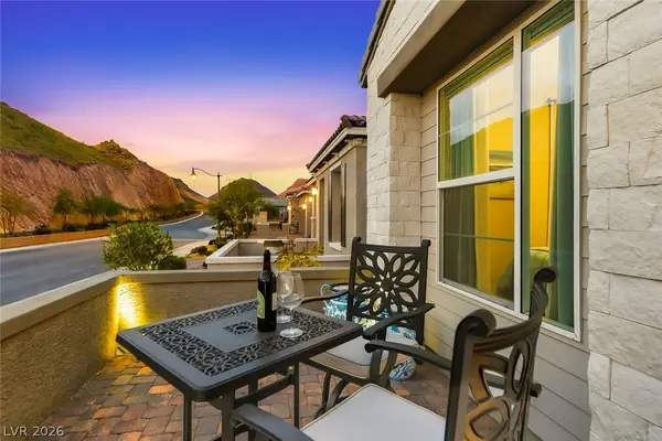 80 Tatahatso Point Street, Henderson, NV 89011