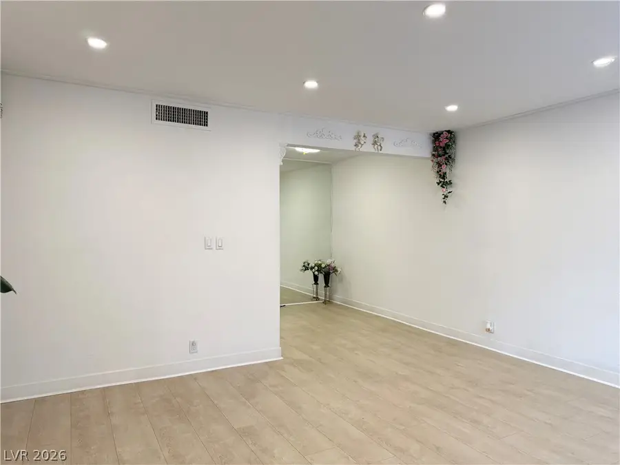 575 S Royal Crest Circle #7, Las Vegas, NV 89169 - #2