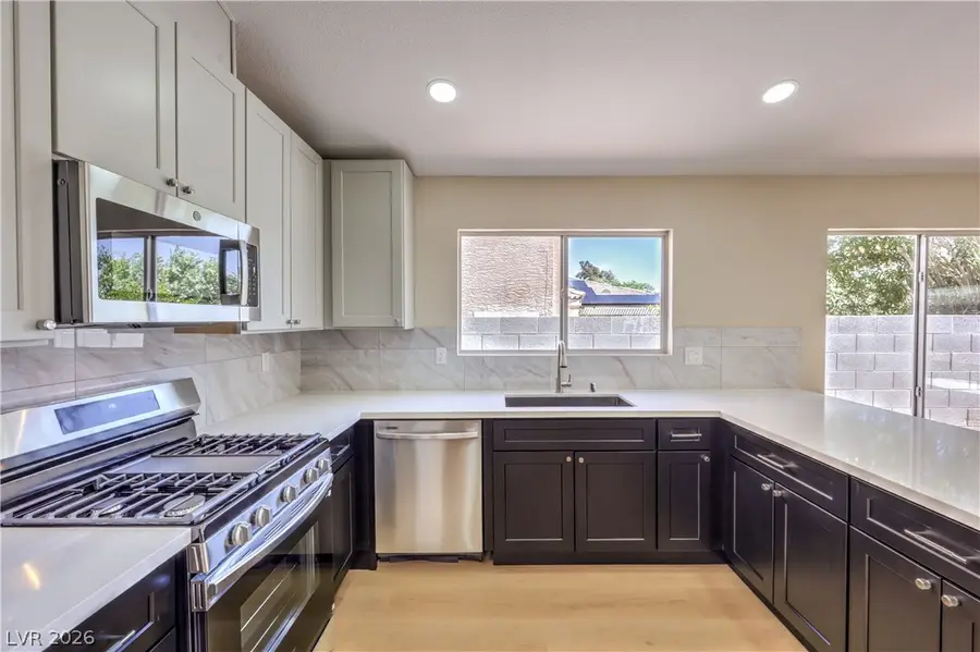 8305 Windrush Avenue, Las Vegas, NV 89117 - #2