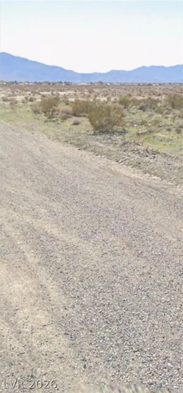 2370 S Oakridge Avenue, Pahrump, NV 89048