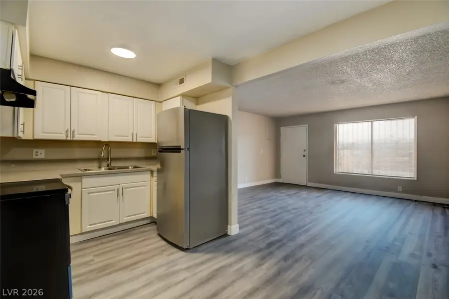 625 S Royal Crest Circle #13, Las Vegas, NV 89169 - #2