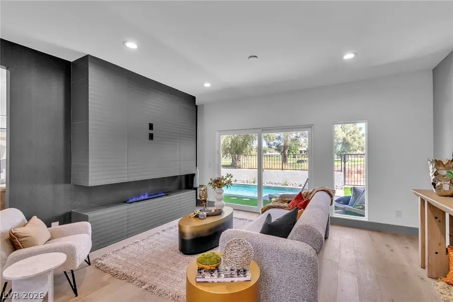 2861 Queens Courtyard Drive, Las Vegas, NV 89109 - #2