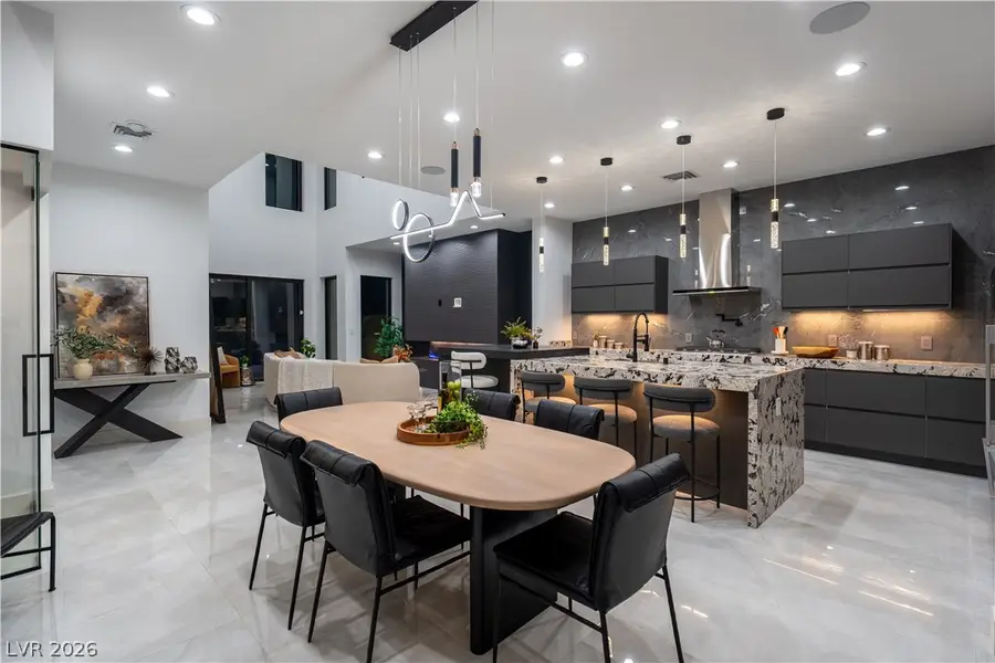 2824 Queens Courtyard Drive, Las Vegas, NV 89109 - #3