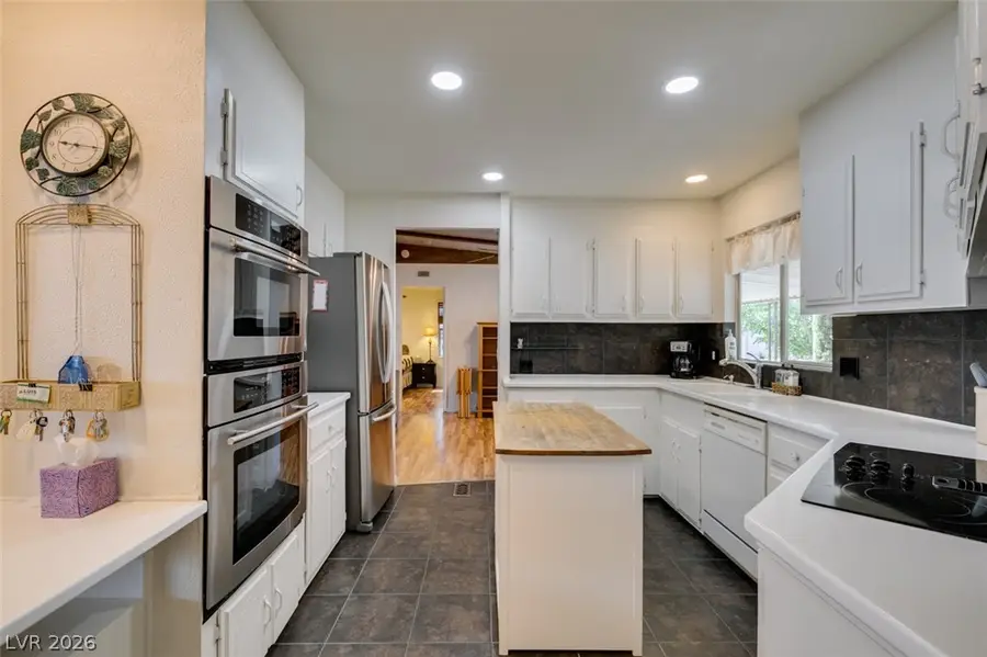 3338 Ewa Beach Drive, Las Vegas, NV 89122 - #2