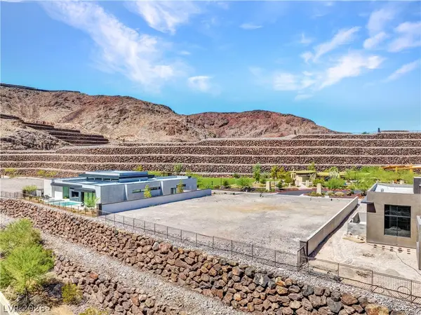 8 Sanctuary Peak Court, Henderson, NV 89012