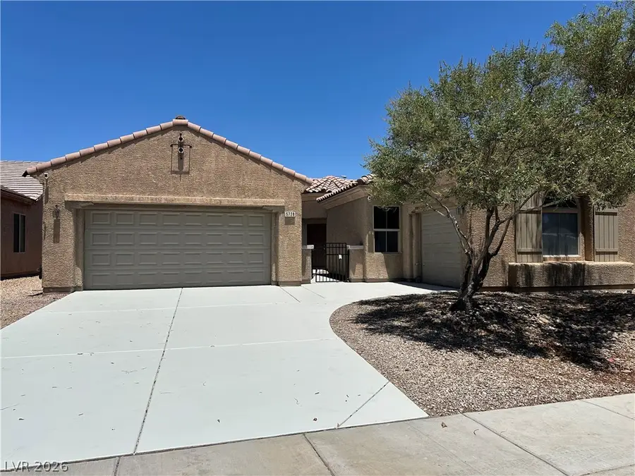 5728 Flying Birdie Avenue, Las Vegas, NV 89122 - #2