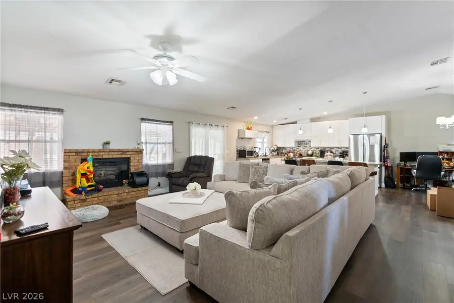 1800 N Torrey Pines Drive, Las Vegas, NV 89108 - #2
