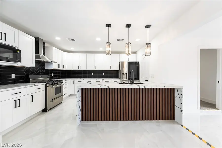 706 N Hollywood Boulevard, Las Vegas, NV 89110 - #2