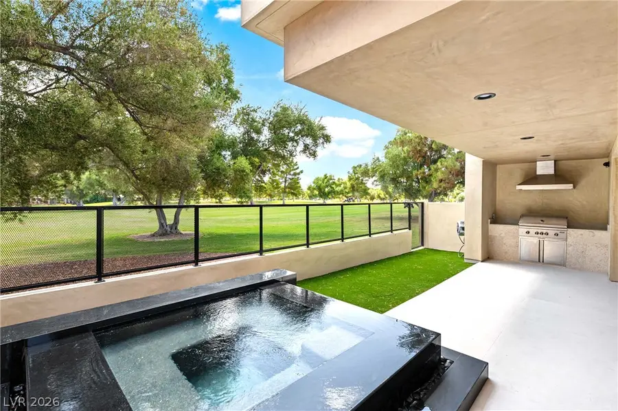 2847 Queens Courtyard Drive, Las Vegas, NV 89109 - #3
