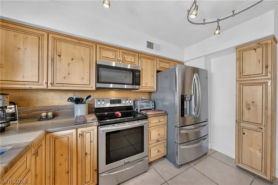 3209 Kinsale Court, Las Vegas, NV 89121 - #3