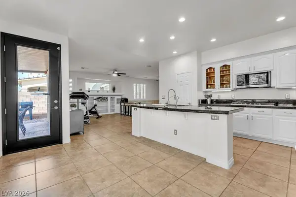 8221 Glistening Rush Street, Las Vegas, NV 89131