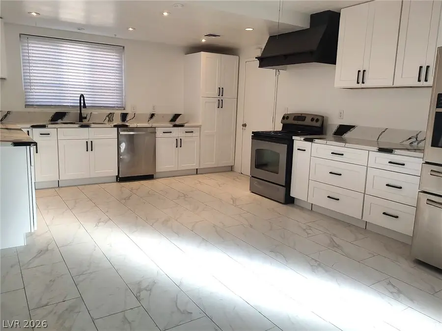 2005 E Oakey Boulevard, Las Vegas, NV 89104 - #3