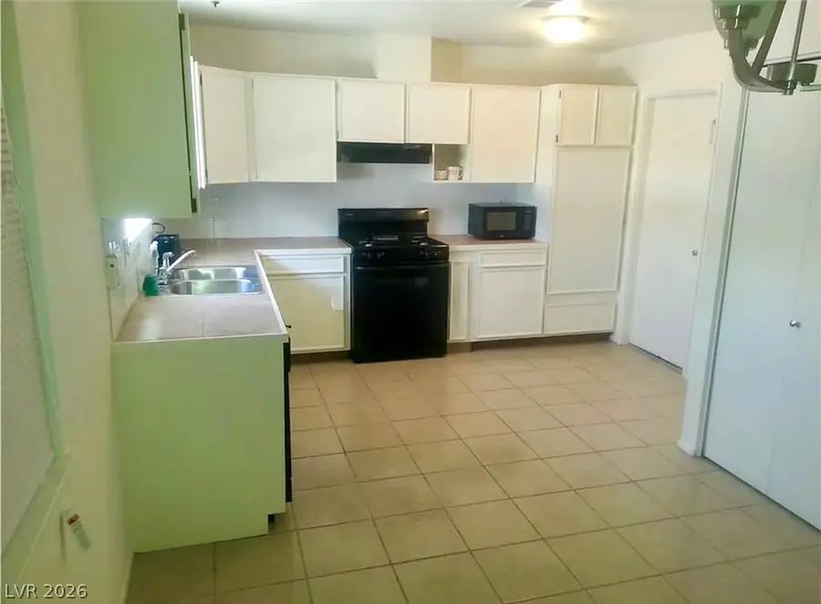 7120 Pinedale Avenue, Las Vegas, NV 89145 - #2