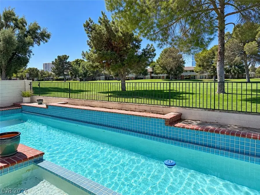 2823 Queens Courtyard Drive, Las Vegas, NV 89109 - #2