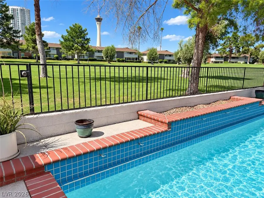 2823 Queens Courtyard Drive, Las Vegas, NV 89109 - #3