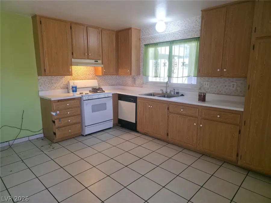 1684 Gateway Avenue, Las Vegas, NV 89104 - #2