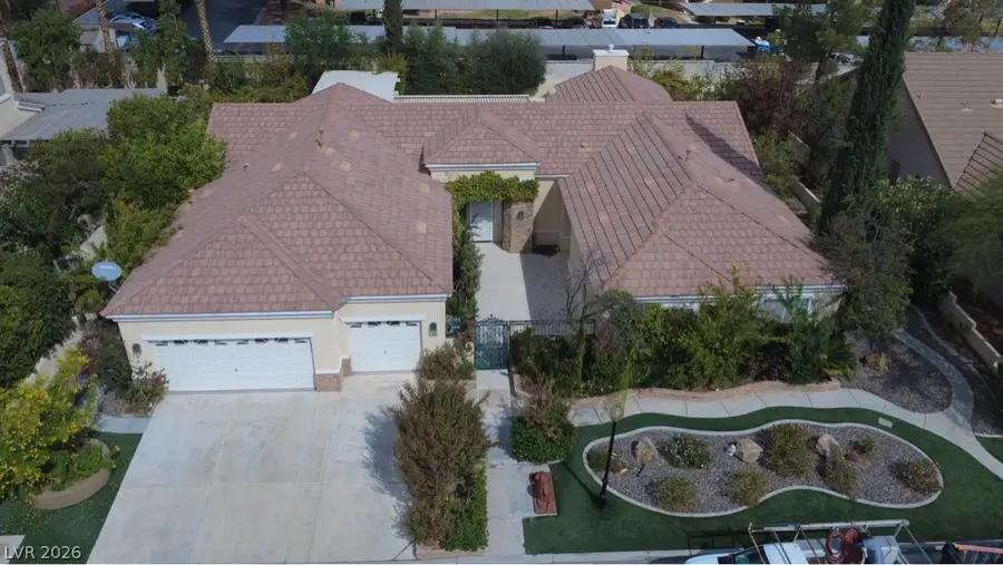 7904 Roxburgh Castle Avenue, Las Vegas, NV 89117 - #3