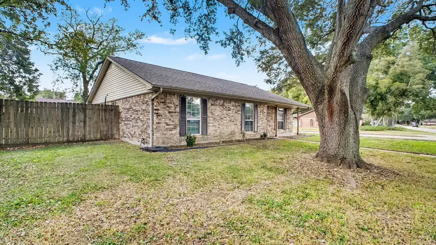 5208 Carmona Lane, Pearland, TX 77584 - Image #2
