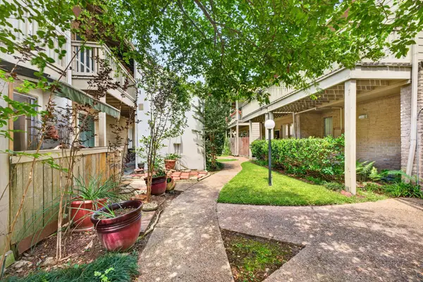 2100 Tanglewilde Street #225, Houston, TX 77063