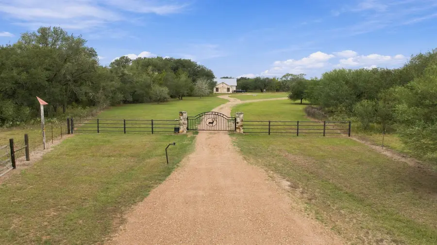 1170 County Road 105, Columbus, TX 78934 - #2